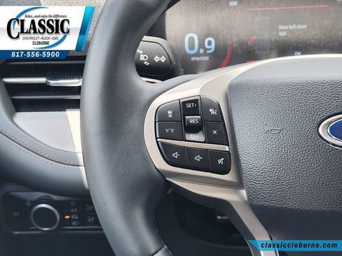 Used 2025 Ford Explorer Active RWD image 26