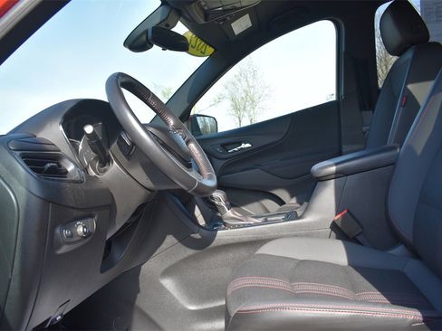 Used 2022 Chevrolet Equinox RS w/ Infotainment Package image 27
