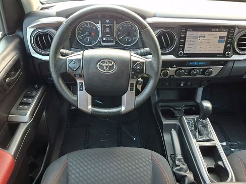 Used 2021 Toyota Tacoma SR5 AWD/4WD image 12