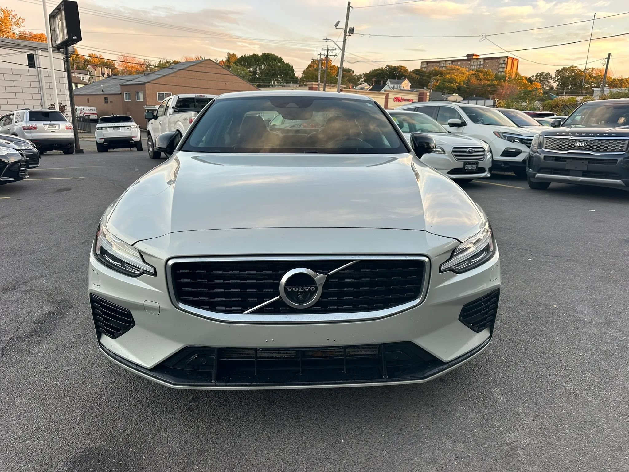 Used 2019 Volvo S60 T8 R-Design AWD/4WD image 2