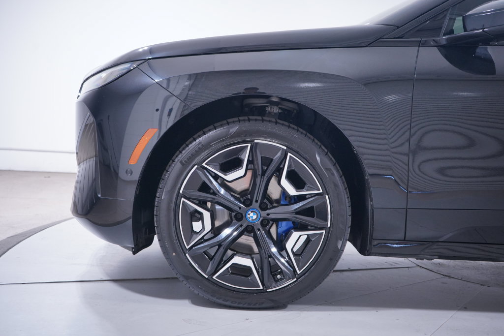 Used 2024 BMW iX xDrive50 w/ Premium Package AWD/4WD image 2