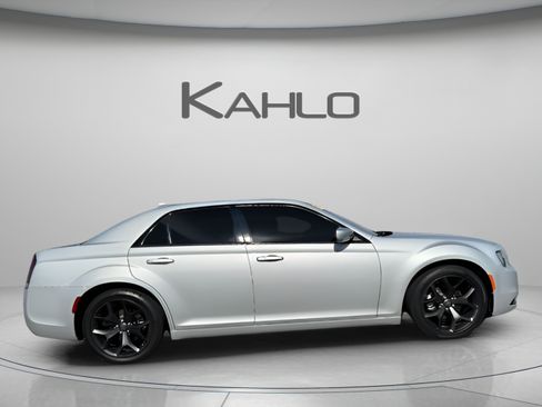 Used 2023 Chrysler 300 S RWD image 5