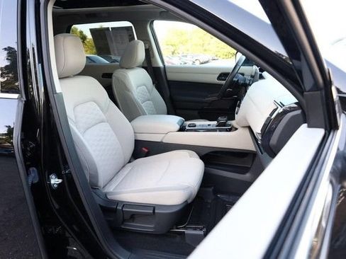 Certified 2025 Nissan Pathfinder SV w/ SV Premium Package AWD/4WD image 28