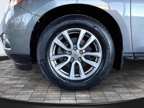 Used 2015 Nissan Pathfinder SV w/ Cargo Package image 31