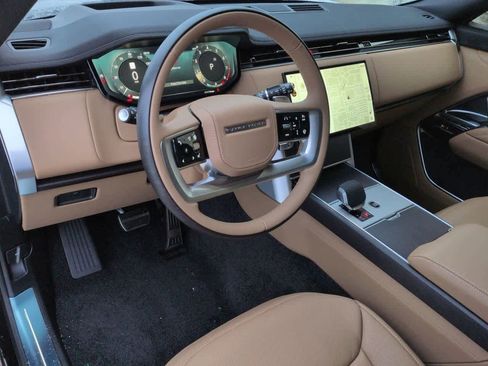New 2026 Land Rover Range Rover SE image 2