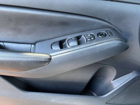 Used 2025 Nissan Altima 2.5 SV FWD image 18