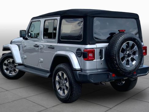 Used 2018 Jeep Wrangler Unlimited Sahara w/ Dual Top Group AWD/4WD image 12