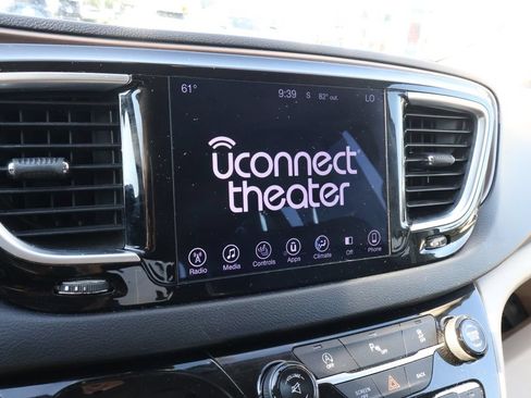 Used 2017 Chrysler Pacifica Touring-L Plus FWD image 21