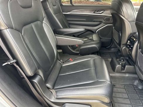 Used 2022 Jeep Grand Cherokee L Limited AWD/4WD image 12