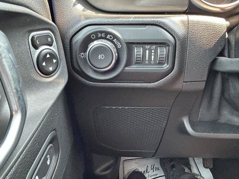 Used 2020 Jeep Wrangler Unlimited Sahara w/ Uconnect 4C Nav & Sound Group AWD/4WD image 31