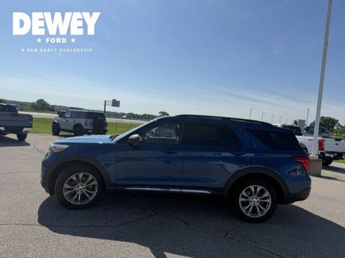 Used 2020 Ford Explorer XLT w/ Equipment Group 202A AWD/4WD image 5