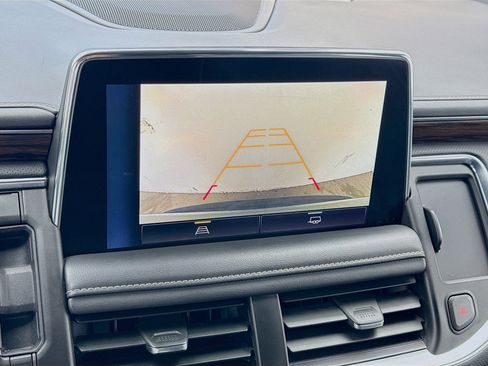 Used 2023 Chevrolet Suburban Premier image 10