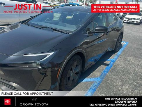 Used 2024 Toyota Prius LE FWD image 2