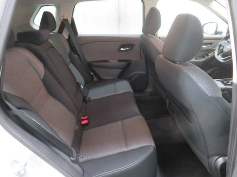 Certified 2022 Nissan Rogue SV image 18