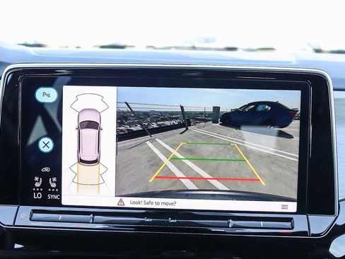 Used 2025 Volkswagen Atlas Cross Sport SE image 22