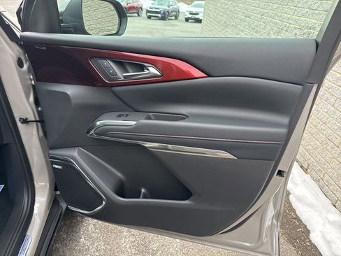 New 2026 Chevrolet Traverse Z71 w/ Enhanced Driving Package image 10