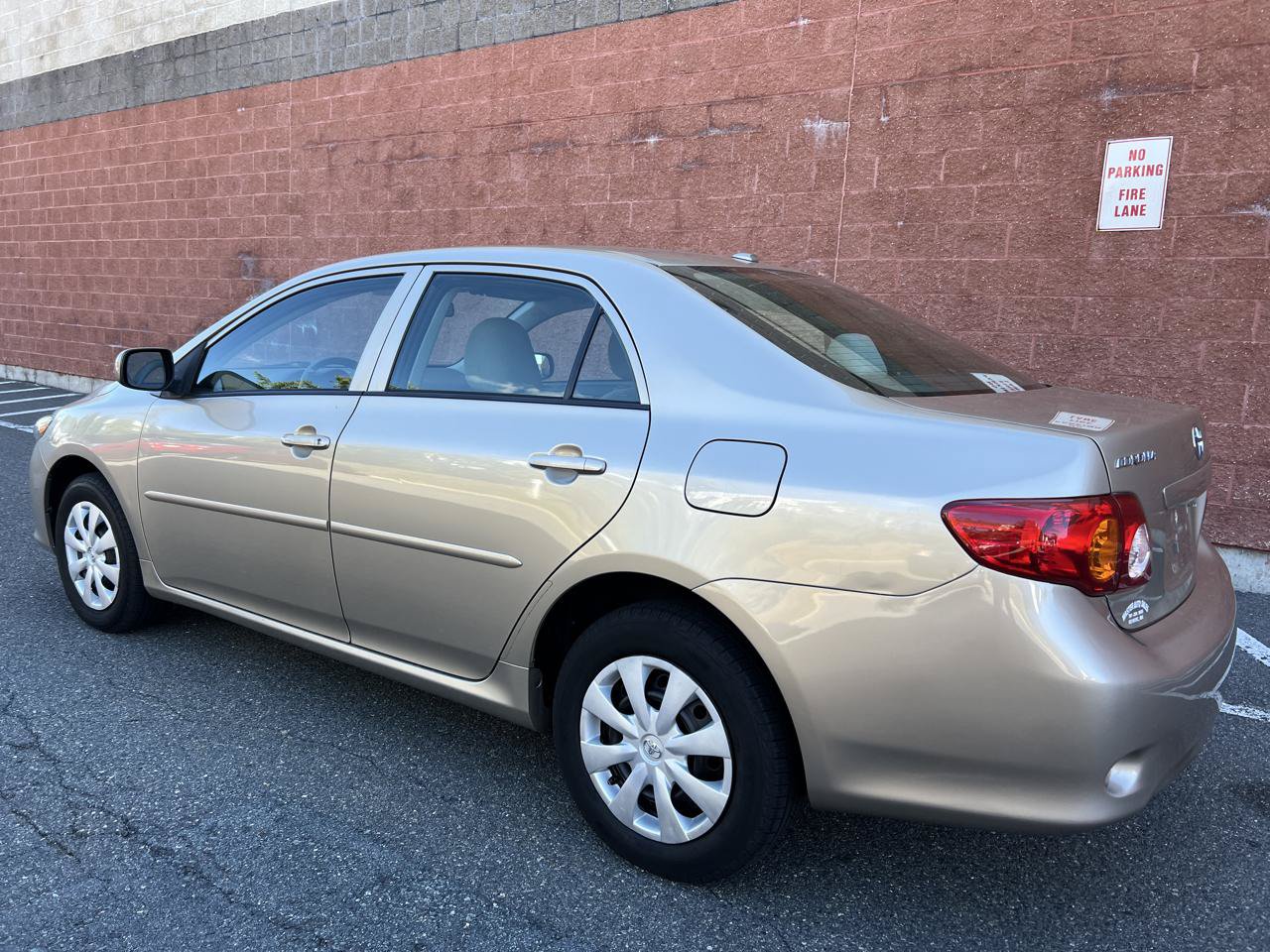 Used 2010 Toyota Corolla LE FWD image 6