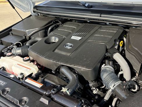 Used 2024 Lexus GX 550 image 31