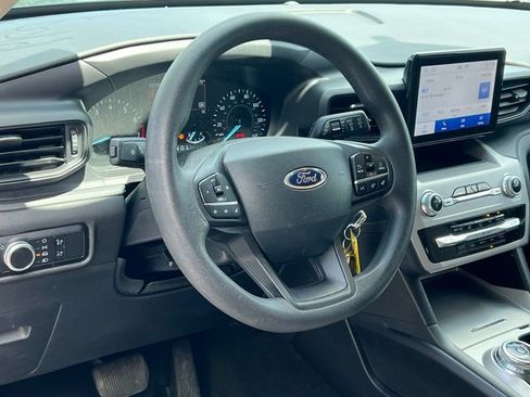 Used 2023 Ford Explorer 4WD image 3
