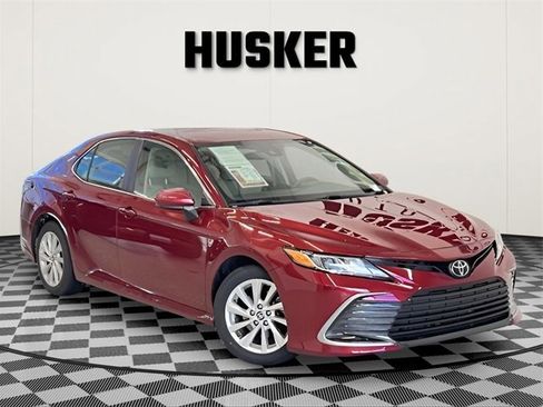 Used 2021 Toyota Camry LE image 1