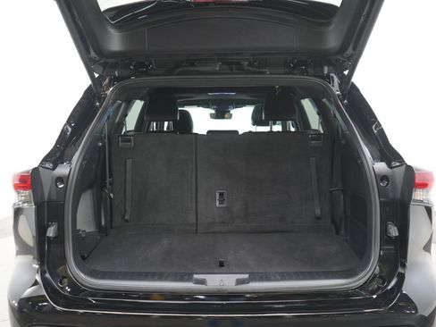 Used 2025 Toyota Highlander XSE AWD/4WD image 16
