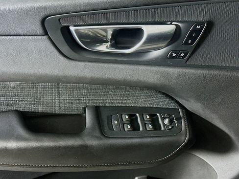 Used 2024 Volvo XC60 B5 Core image 15