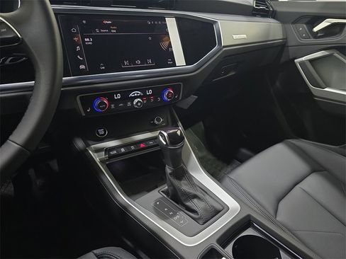 Used 2025 Audi Q3 2.0T Premium w/ Convenience Package image 24