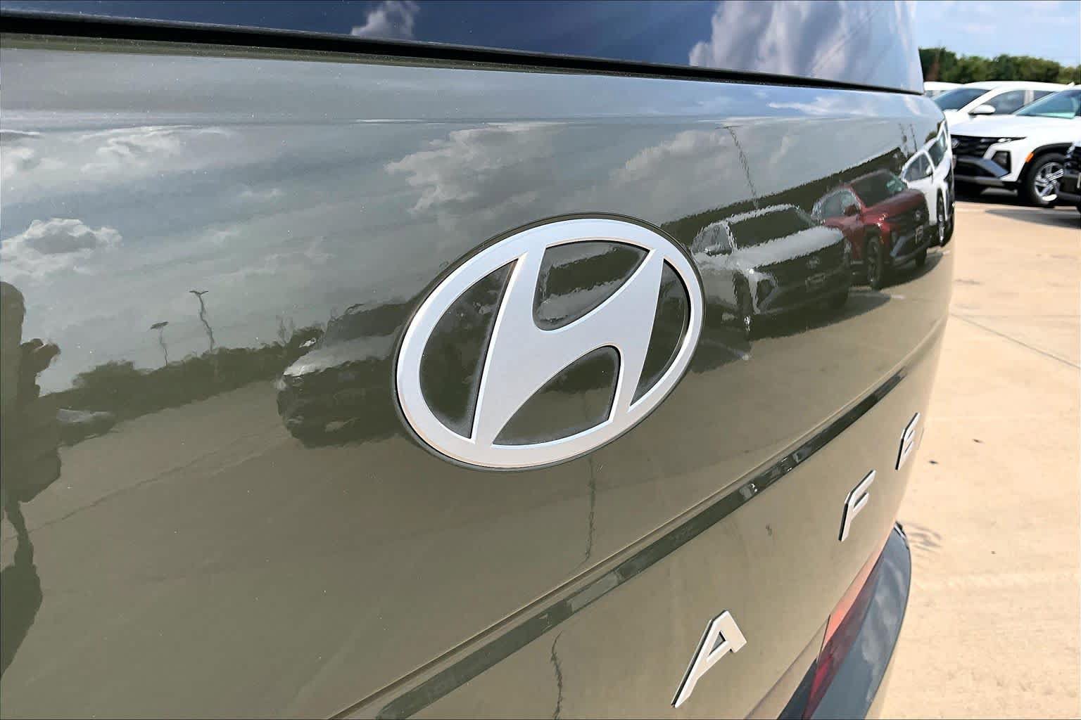 Used 2025 Hyundai Santa Fe Limited FWD image 31