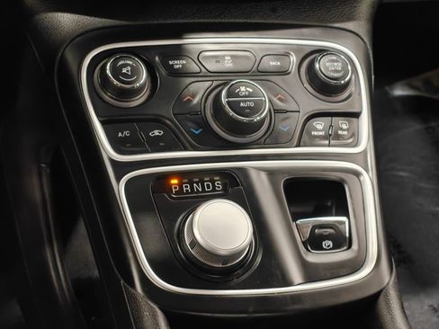 Used 2015 Chrysler 200 Limited w/ Comfort Group FWD image 8