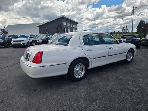 Used 1998 Lincoln Town Car Executive RWD image 8