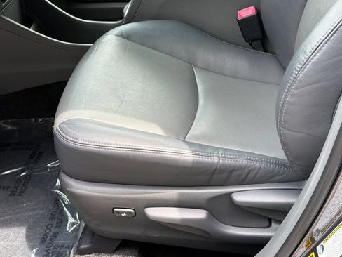 Used 2012 Toyota Prius V Five FWD image 19