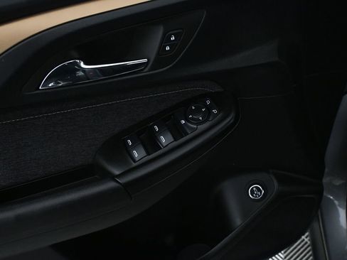 Used 2023 Chevrolet TrailBlazer ACTIV w/ Sun and Liftgate Package image 8