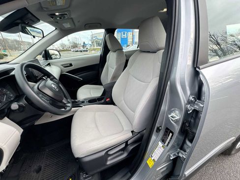 Used 2024 Toyota Corolla Cross L image 21