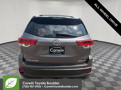 Used 2019 Toyota Highlander XLE w/ Carpet Mat Package (TMS) AWD/4WD image 5