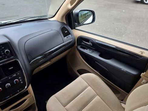 Used 2015 Dodge Grand Caravan American Value Package w/ UConnect Hands-Free Group FWD image 28