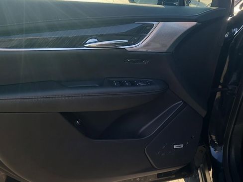 Used 2022 Cadillac XT6 Premium Luxury w/ Technology Package image 18