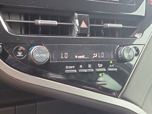 Used 2022 Toyota Camry SE image 23