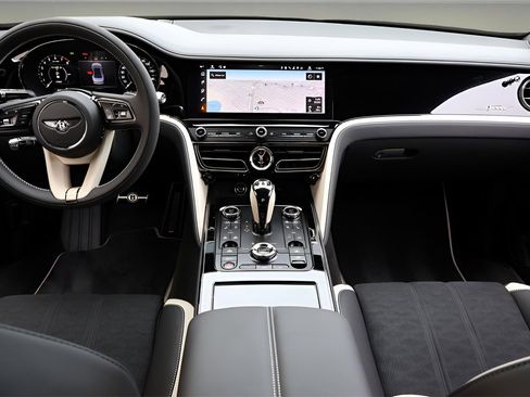 New 2025 Bentley Flying Spur Plug-In Hybrid image 16