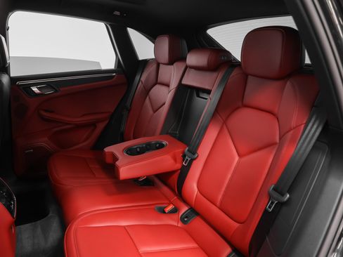 Certified 2024 Porsche Macan GTS w/ Premium Plus Package AWD/4WD image 47
