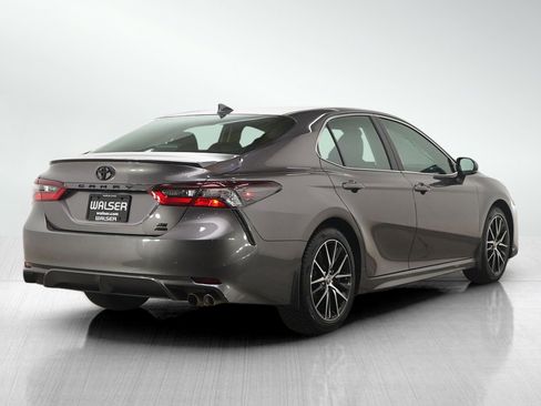 Used 2021 Toyota Camry SE w/ Cold Weather Package image 5