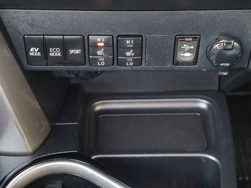 Used 2017 Toyota RAV4 Limited image 38