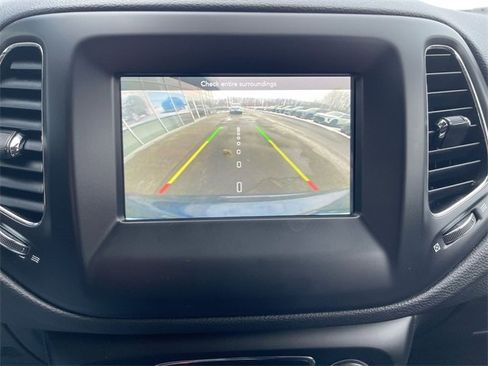 Used 2019 Jeep Compass Latitude image 14