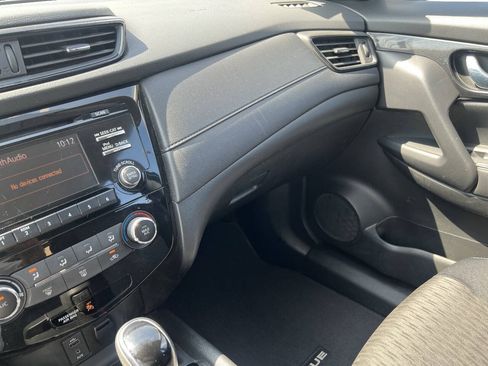 Used 2017 Nissan Rogue S AWD/4WD image 20