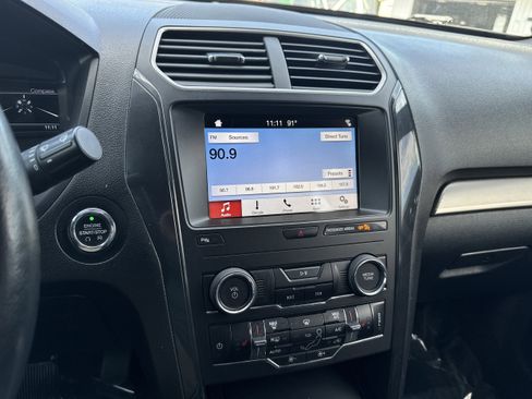 Used 2018 Ford Explorer XLT w/ Equipment Group 202A image 19