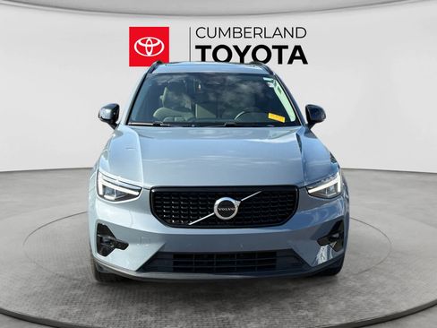 Used 2023 Volvo XC40 B5 Plus AWD/4WD image 5