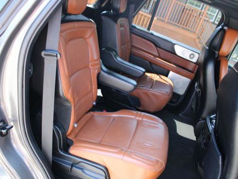 Used 2018 Lincoln Navigator Reserve w/ Technology Package AWD/4WD image 30