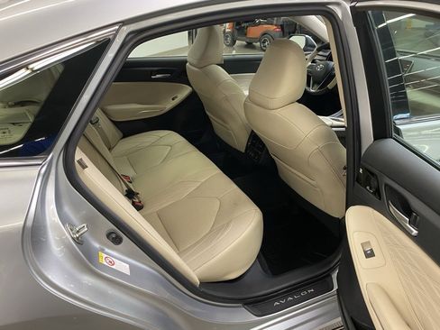 Used 2019 Toyota Avalon Limited w/ Advanced Safety Package image 14
