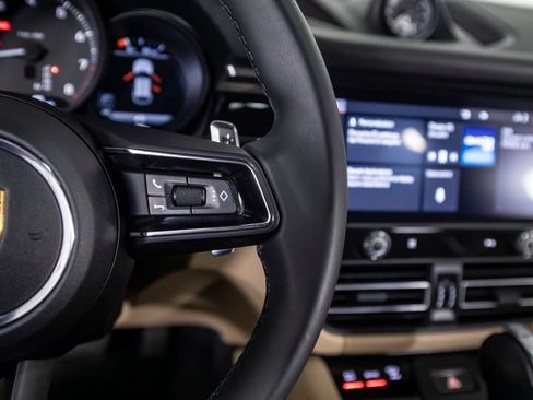 Used 2025 Porsche Macan AWD/4WD image 36