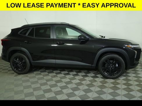 New 2026 Chevrolet Trax ACTIV FWD image 2