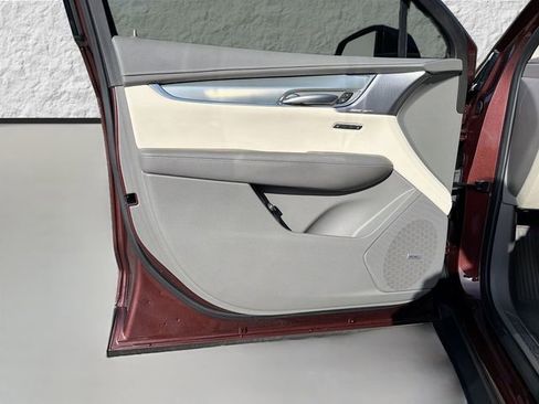 Used 2022 Cadillac XT5 Premium Luxury w/ Technology Package AWD/4WD image 22